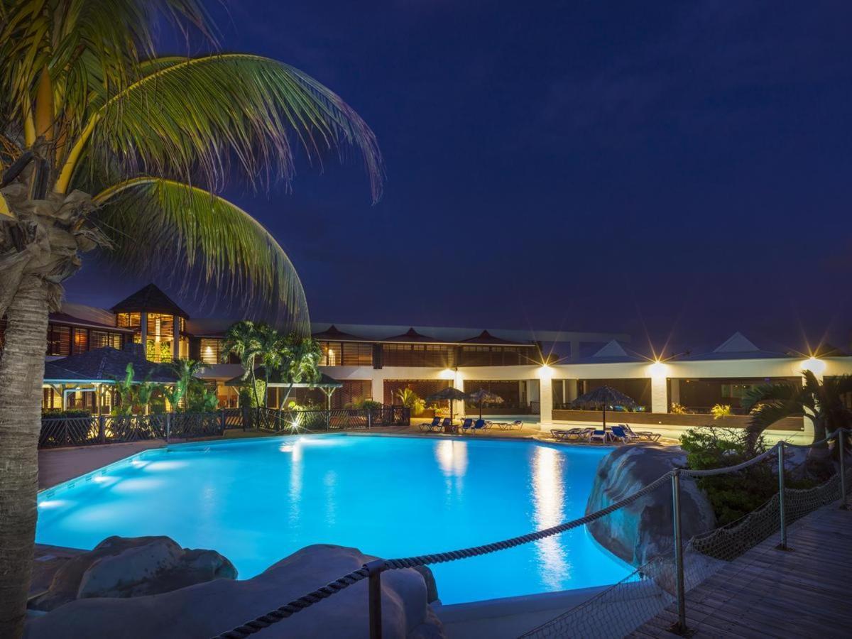 Tres Bel Appartement Avec Vue Mer, Acces Direct A La Plage Et Piscine Surveillee Saint-Francois  Bagian luar foto