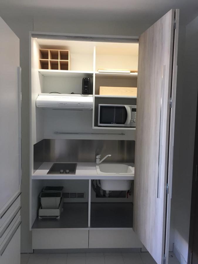 Tres Bel Appartement Avec Vue Mer, Acces Direct A La Plage Et Piscine Surveillee Saint-Francois  Bagian luar foto