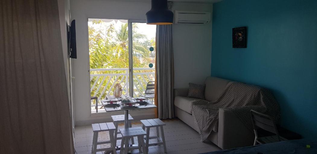 Tres Bel Appartement Avec Vue Mer, Acces Direct A La Plage Et Piscine Surveillee Saint-Francois  Bagian luar foto